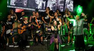 Na segunda de Carnaval, Dinos homenageiam Capital Inicial