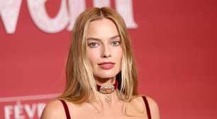 Margot Robbie ficou furiosa ao ganhar livro sobre 'comer menos' no início da carreira