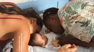 'Ataque de beijos': Carol Peixinho e Thiaguinho derretem fãs ao aparecer com o filho