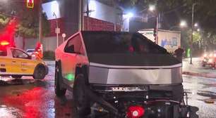 Motociclista morre após bater em carro de luxo 'futurista' em São Paulo