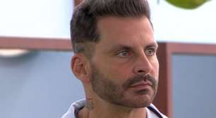 Henri Castelli é milionário e dono de uma ilha? Fora do 'BBB 26' e em passeio de barco, ator reage a rumor e cita programa da Globo: 'Entrei para...'