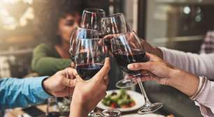 O que significa a frase do filósofo Pitágoras: "Se você quer viver muito tempo, guarde um bom vinho e um velho amigo"?