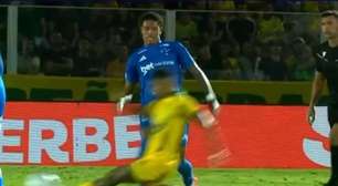CBF divulga áudio do VAR em lance de Kenji, do Cruzeiro: "Quebrou a perna do cara"
