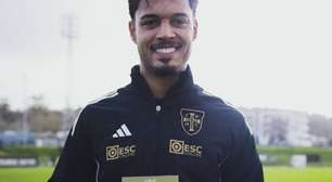 Ex-Botafogo, Sousa é eleito o melhor jogador do mês no Casa Pia