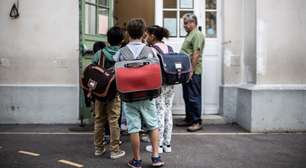 Ministro francês cobra pais por violência escolar, mas omite agressões de profissionais contra crianças