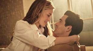 A história real de John F. Kennedy Jr. e Carolyn Bessette, retratada na série 'História de Amor'
