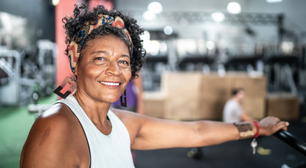 Se você tem mais de 50 anos e quer ganhar massa muscular, precisa incluir esses 7 alimentos no cardápio