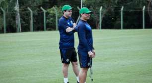 Treinador do Goiás fica na bronca com atitude no Goianão e revolta: "Muito visível"