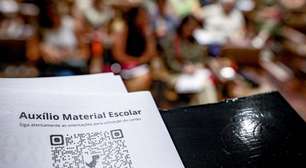 Famílias começam a retirar cartões do Auxílio Material Escolar em Porto Alegre