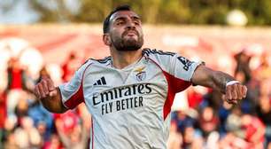 Benfica vence o Santa Clara e segue na briga pelo título do Português