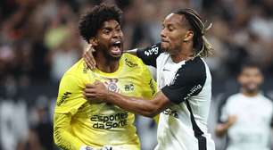 Hugo Souza pega pênalti, Corinthians bate o Bragantino e ganha fôlego no Brasileirão