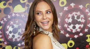 Paolla Oliveira toma ducha na praia e corpo real chama atenção: 'Nossa...'