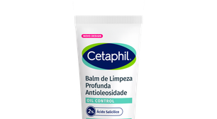 Glitter, maquiagem e calor: como evitar acne e irritações na pele durante o Carnaval