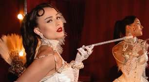 Plumas, espartilho, glamour: veja os look vintage de Larissa Manoela para este carnaval