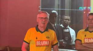 Ancelotti curte carnaval de Salvador e ri com pedido de Léo Santana: "Coloca o Neymar"