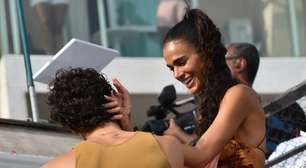 ROLOU BEIJO! Bruna Marquezine e Shawn Mendes se jogam no romance no trio de Ivete Sangalo e são flagrados em 'amasso intenso'. Veja TUDO!