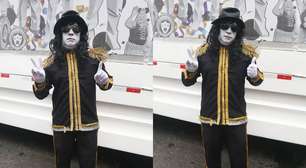 Tom Cavalcante vira 'Michael Jackson' e usa maquiagem branca para o Cordão da Bola Preta