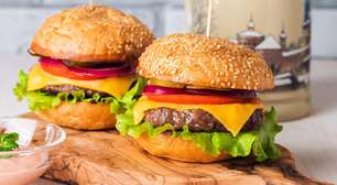 Hambúrguer caseiro: veja a versão recheada com presunto e queijo