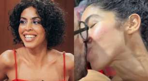 É famoso? Bela Gil surge aos beijos com homem no Carnaval; veja