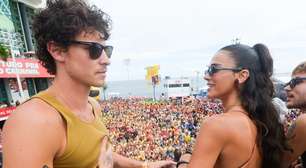 Com Shawn Mendes, Marquezine usa look de R$ 13 mil no trio da Ivete
