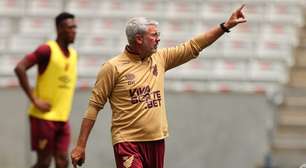 Athletico-PR vê Odair abrir o jogo sobre gramado da Arena: "Não temos"