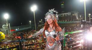 Anitta arrasta multidão com fantasia inspirada em Peixes; veja fotos