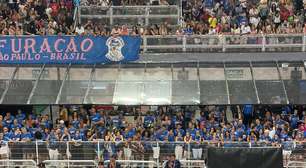 Óleo na Avenida atrasa desfile da Rosas de Ouro em SP
