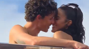 Vídeo mostra Bruna Marquezine e Shawn Mendes se beijando durante trio de Ivete Sangalo; veja