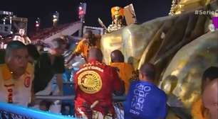 Integrante da União de Maricá sofre fratura exposta ao ser imprensado por carro alegórico