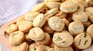 Biscoito salgado crocante, uma opção de petisco caseiro para você beliscar a qualquer hora do dia