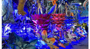 Gaviões da Fiel pinta floresta de azul para evitar verde no carnaval