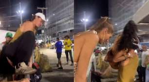 Shawn Mendes é elogiado por carregar Bruna Marquezine para atriz não pular grade no carnaval