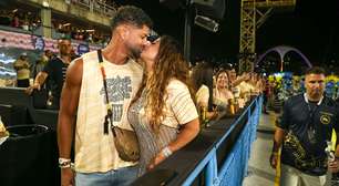 Em clima de romance, Vivi Araújo curte desfles na Sapucaí; veja quem marcou presença