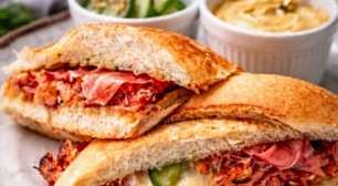 Sanduíche de mortadela com complementos: delicioso