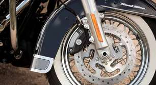 Os pneus de motocicletas antigas eram brancos, mas não propositalmente; foi um erro técnico que se tornou um ícone retrô