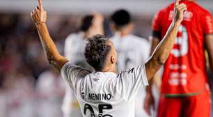 Gabriel Menino marca golaço na Vila e vive noite especial pelo Santos