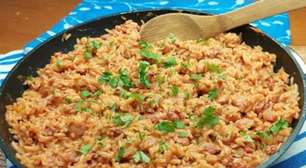 Arroz com linguiça, uma refeição rápida e deliciosa feita em uma só panela para facilitar seu dia a dia
