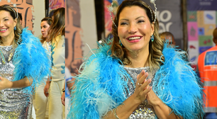 Carnaval 2026: com vestido prateado e plumas azuis, Janja entra na avenida pela Acadêmicos de Niterói sem Lula após decisão polêmica