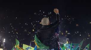 Atraso, vaias e Lula na Sapucaí: Confira como foi o desfile de carnaval no Rio de Janeiro