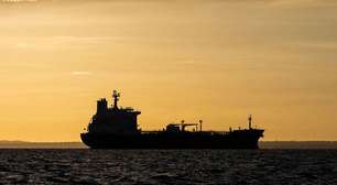 Os marinheiros recrutados para trabalhar em navios fantasmas alvos de sanções: 'escravidão moderna'