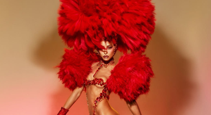 Desfilando em duas escolas de samba, Sabrina Sato revela se dá tempo de 'namorar'