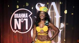 No sambódromo, Erika Januza fala de novo trabalho e exalta importância da representatividade