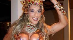 Tati Minerato desfila na Vilã de São José com 'superpróteses' de 650 ml: 'Não atrapalham'