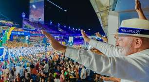 Lula elogia o carnaval carioca, enquanto governo rechaça acusações da oposição