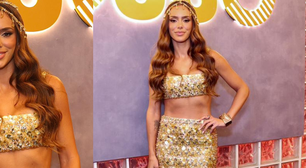 O vale-night da mamãe da Mel e da Mavie: sem Neymar, Bruna Biancardi surge com look elegante de R$ 36 mil na Sapucaí e valoriza barriga sequinha; fotos!