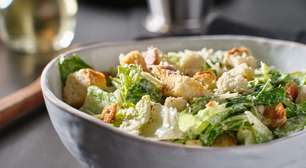Salada caesar completa: faça o prato famoso em casa