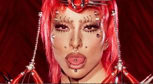 A mais ousada do Carnaval 2026: Sabrina Sato simula nudez total e usa piercing fake em look fashionista bege de britânicos que assinam figurino de 'Mulher-Maravilha' e 'Aquaman'; fotos!