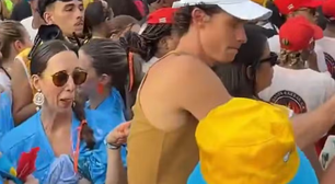 Foliã encontra Shawn Mendes em bloco de carnaval e reação viraliza; veja
