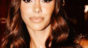 Cadê o Neymar? Bruna Biancardi chega sozinha à Sapucaí