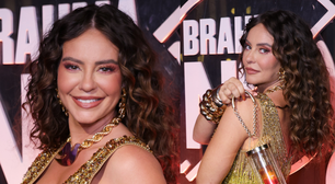 Longe do desfile da Grande Rio, ex-rainha de bateria Paolla Oliveira surge com fenda poderosa em camarote da Sapucaí no dia da estreia de Virgínia Fonseca. Fotos!